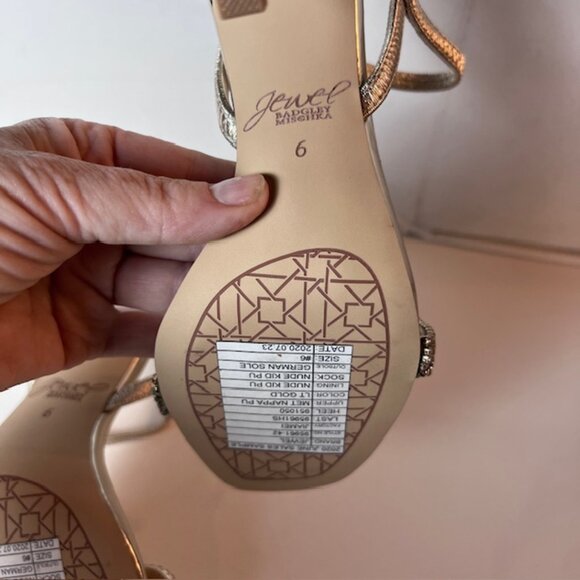 Jewel Badgley Mischka Light Gold Rhinestone Strap Block Heel Sandals Size 6 - Picture 8 of 8